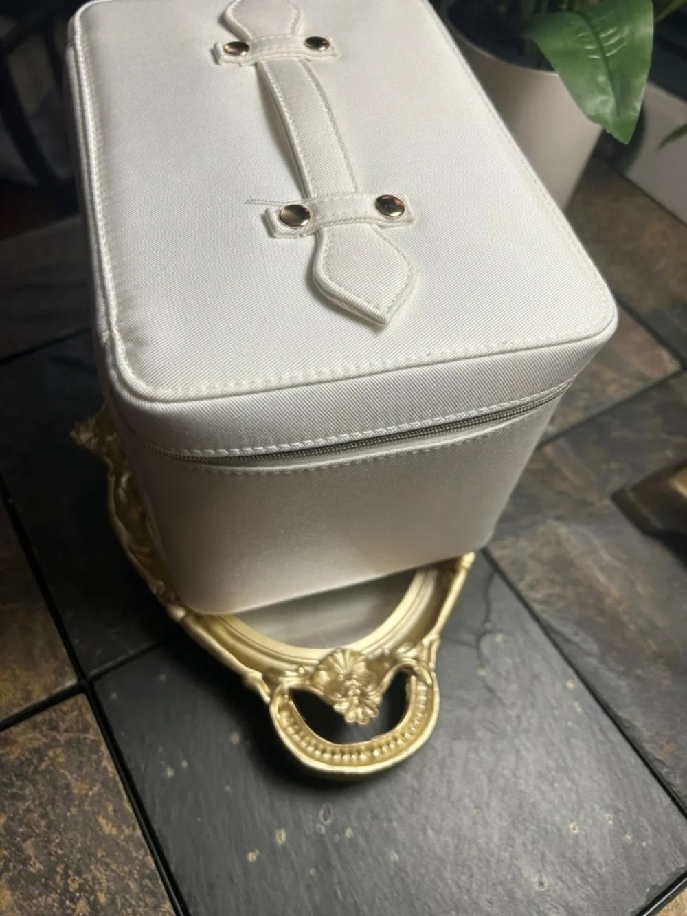 DIOR Cream Vanity Case with Gold Emblem - NEW - Picture 5 of 9